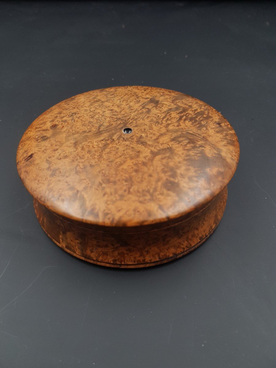 Rare Boite Miniature A Secret dans un Double Fond En Ronce de noyer Et Cabochon d'écaille