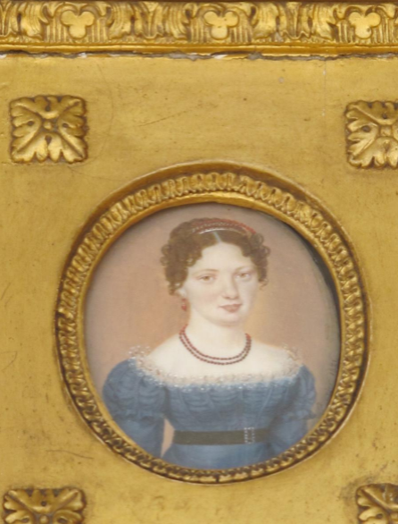 Belle miniature représentant une jeune fille au collier de corail. Signée Bouvier datée 1821