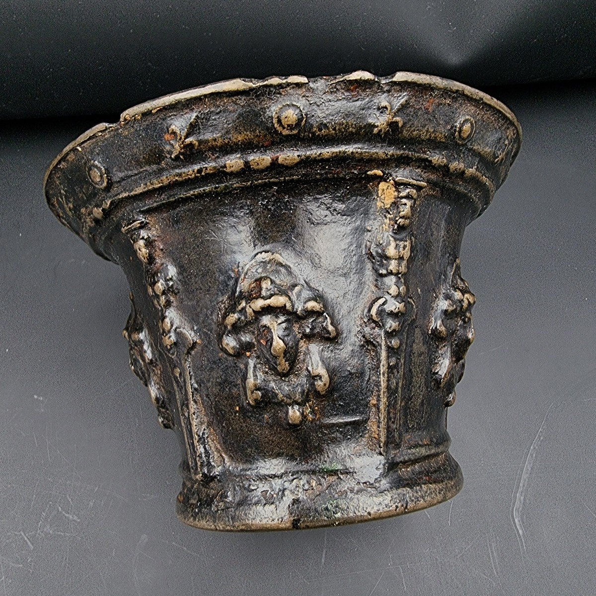 Mortier Le Mans En Bronze maitre de Bellême XVII E Siècle Cariatides Et Mascarons Fleurs De Lys