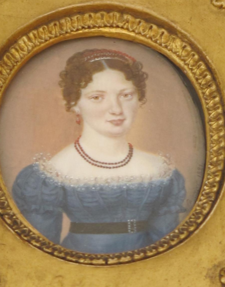 Belle miniature représentant une jeune fille au collier de corail. Signée Bouvier datée 1821