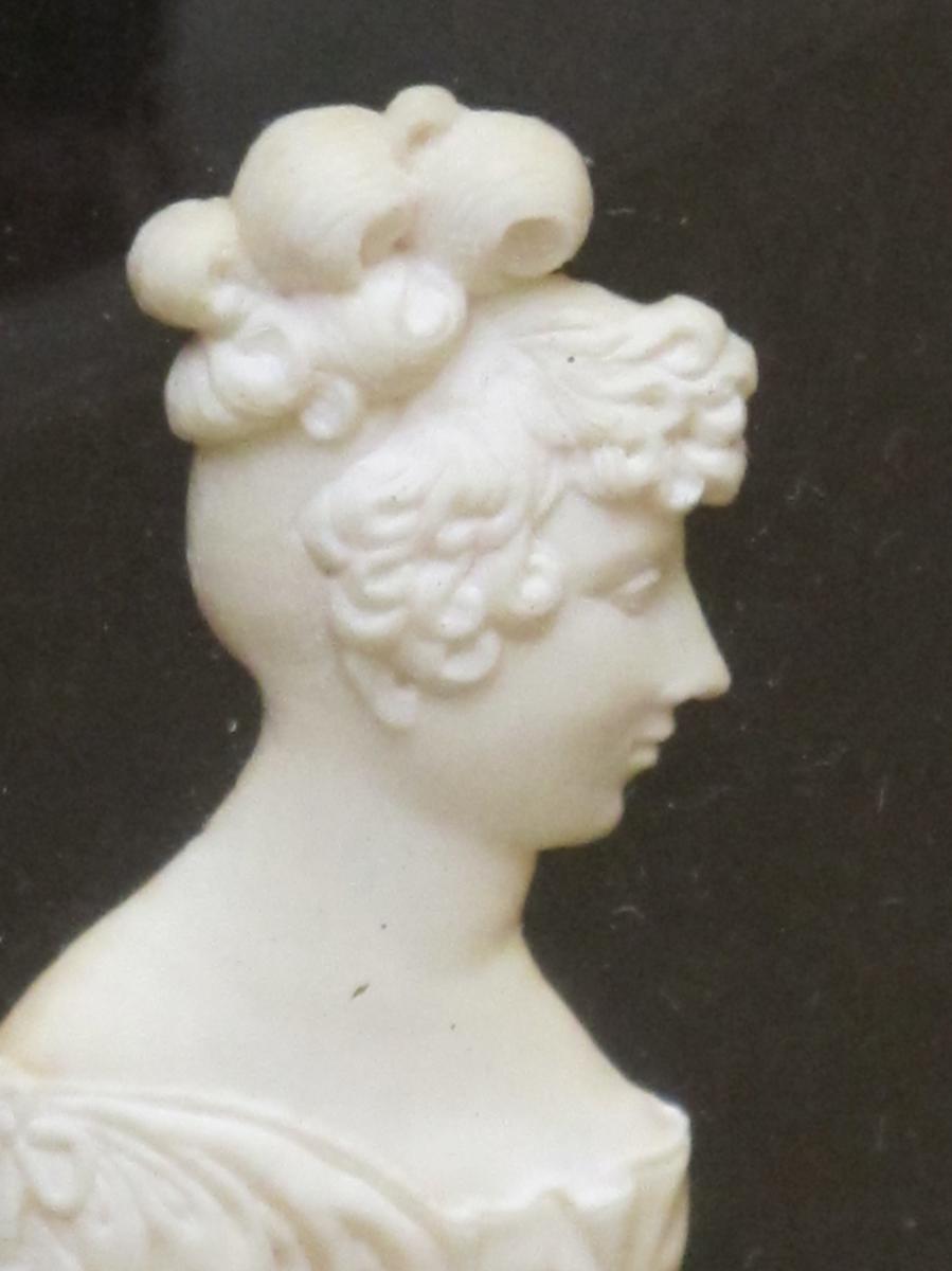Profil De Jeune Fille Sculpté Vers 1830