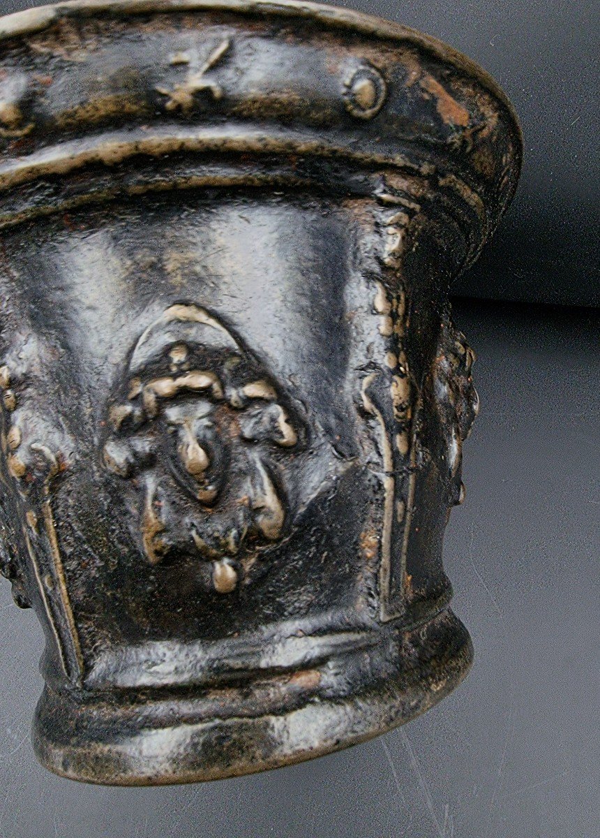 Mortier Le Mans En Bronze maitre de Bellême XVII E Siècle Cariatides Et Mascarons Fleurs De Lys