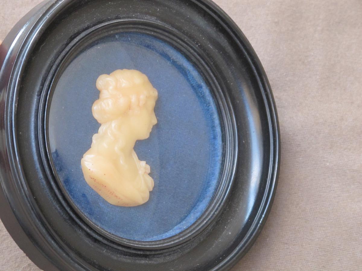 Portrait Profil De Mme Anthony Stewart. Signé Et Daté 1795