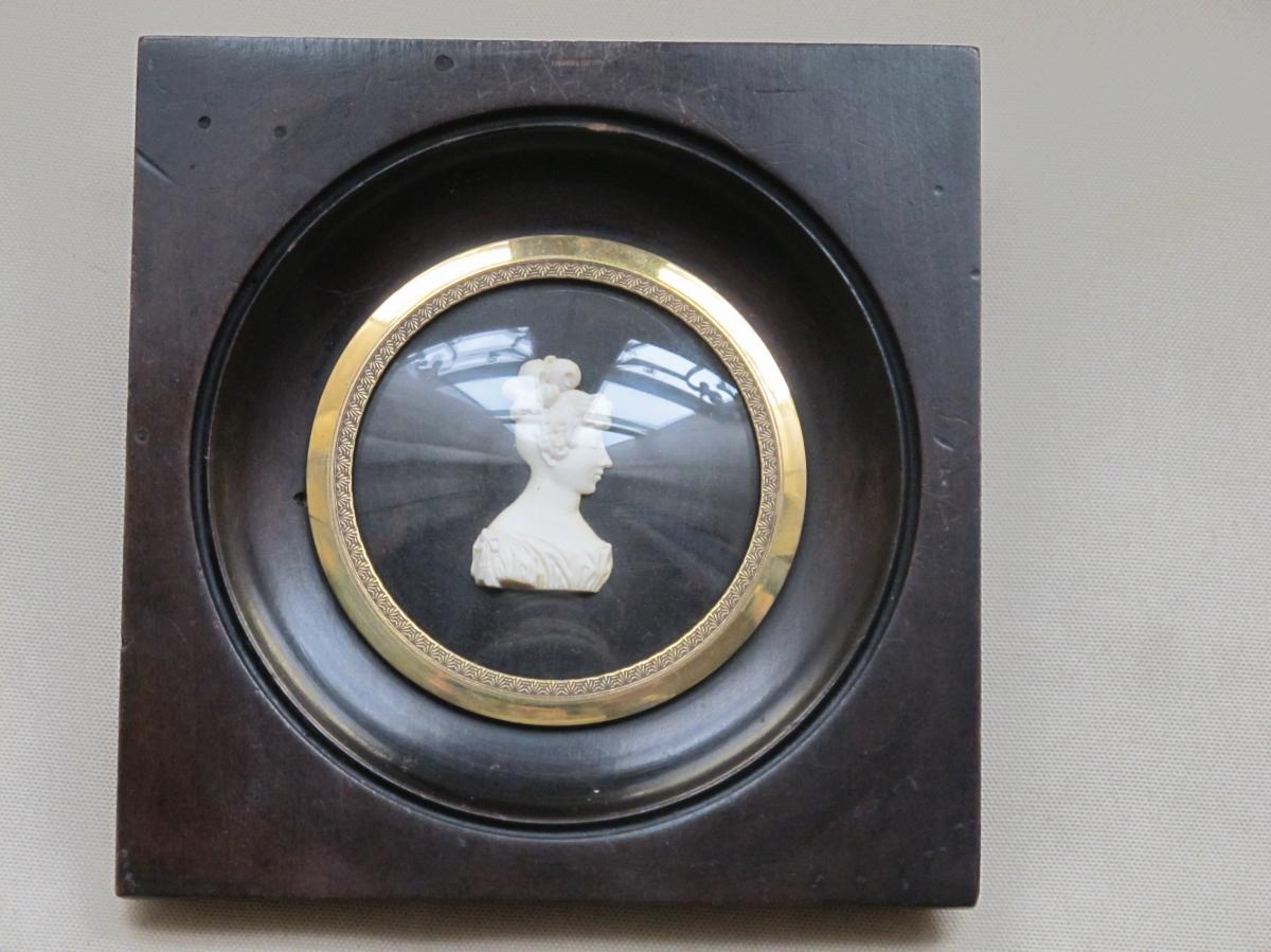 Profil De Jeune Fille Sculpté Vers 1830