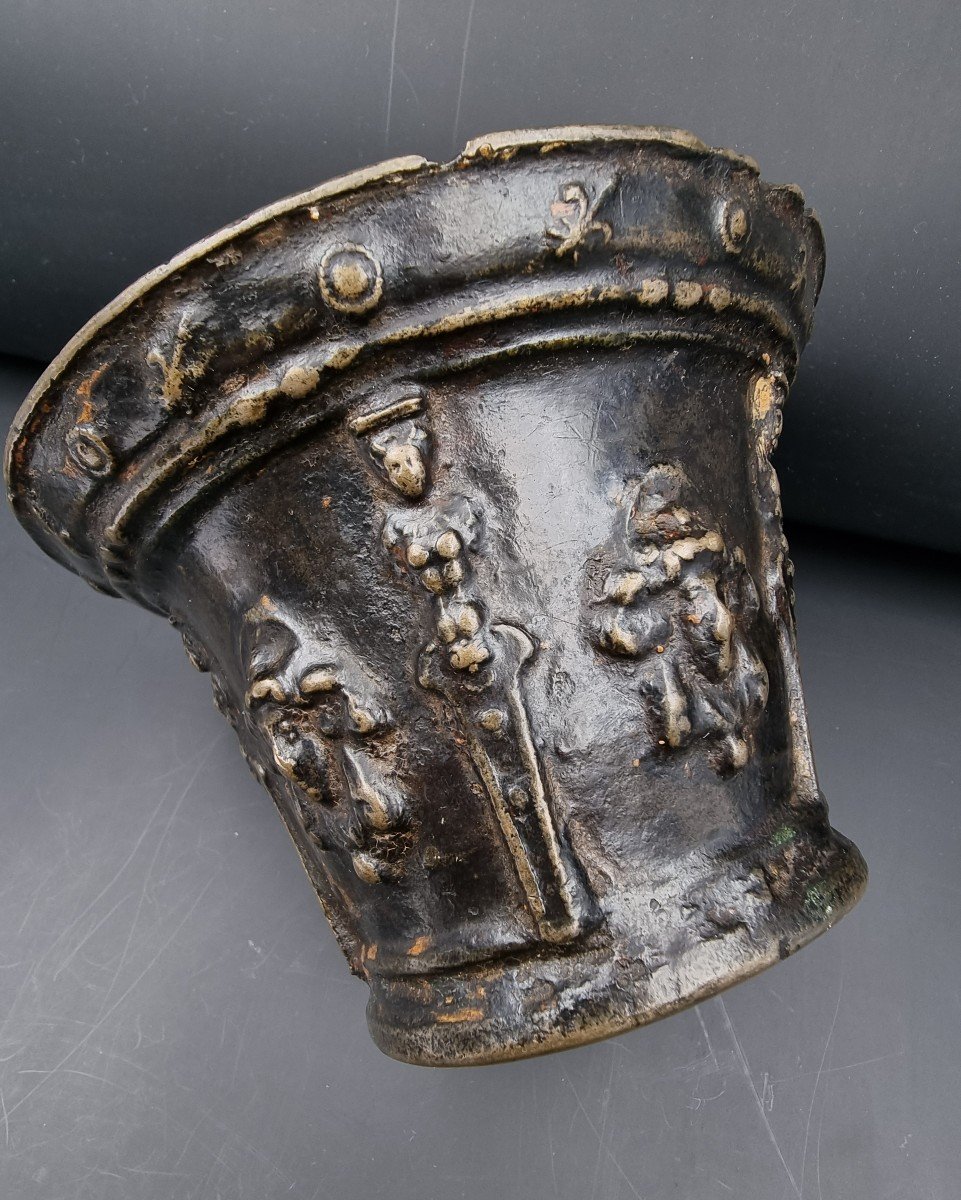 Mortier Le Mans En Bronze maitre de Bellême XVII E Siècle Cariatides Et Mascarons Fleurs De Lys
