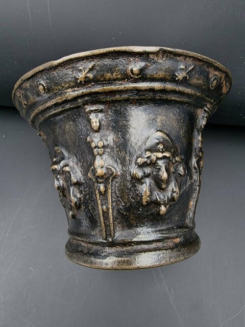 Mortier Le Mans En Bronze maitre de Bellême XVII E Siècle Cariatides Et Mascarons Fleurs De Lys