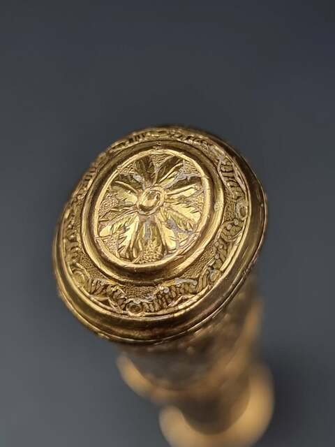 Porte Cire En Pomponne époque Louis XVI En Excellent état Riche Décor De Cartouche