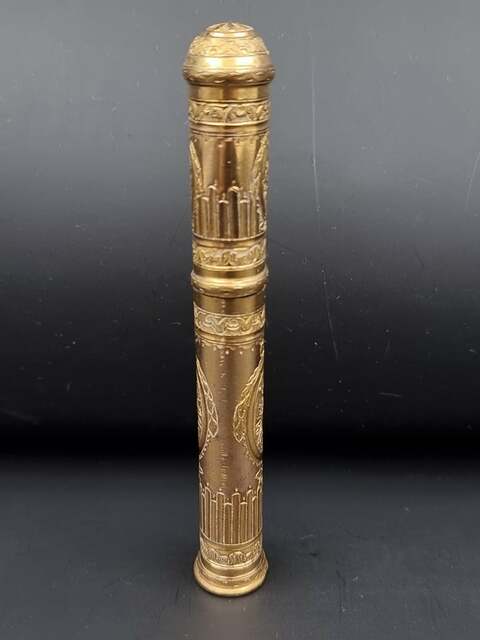 Porte Cire En Pomponne époque Louis XVI En Excellent état Riche Décor De Cartouche
