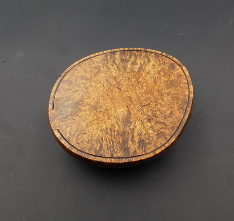 Tabatière En Forme De Crotte, Colombin En Loupe avec une Mouche En Nacre en trompe l'œil Double Compartiments une belle curiosité d'époque XIX e siècle