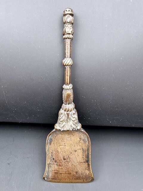 Pelle A Braise Ou A Couvot En Bronze époque XVII E Siècle Beaux Décor De Feuilles d'Acanthes