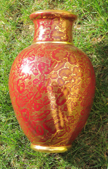 Grand Vase Rouge Avec Des Projections d'Or, Sèvres