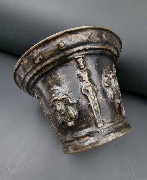 Mortier Le Mans En Bronze maitre de Bellême XVII E Siècle Cariatides Et Mascarons Fleurs De Lys