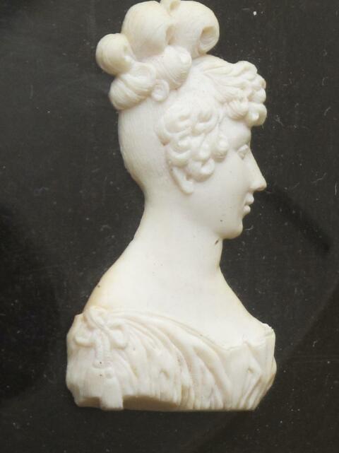 Profil De Jeune Fille Sculpté Vers 1830
