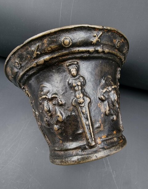 Mortier Le Mans En Bronze maitre de Bellême XVII E Siècle Cariatides Et Mascarons Fleurs De Lys